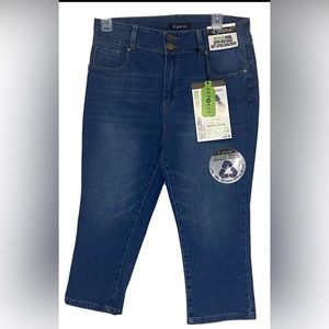 d. jeans size 8 P super high waist butt lifter capri petite. NWT